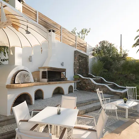 מלון Mandraki Village Boutique 4*