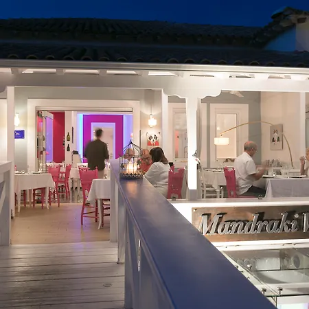 מלון Mandraki Village Boutique