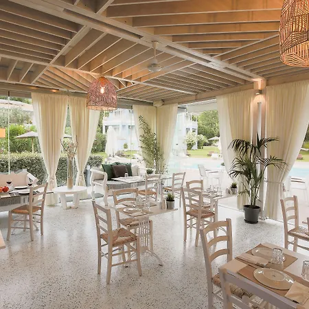 מלון Mandraki Village Boutique קוקונאריס